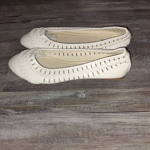 Cinak light cream color flats Sz  9 NWOT - Picture 3 of 7